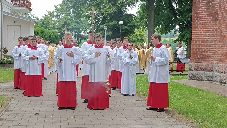 Pielgrzymka ministrantów i lektorów do Wąwolnicy