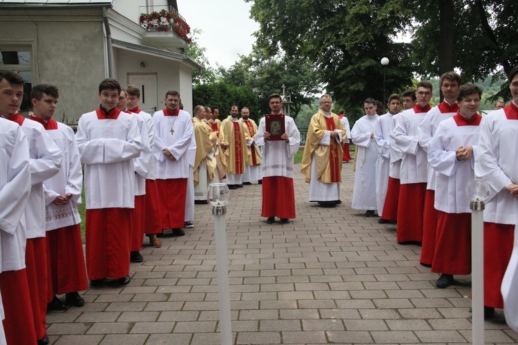 Pielgrzymka ministrantów i lektorów do Wąwolnicy