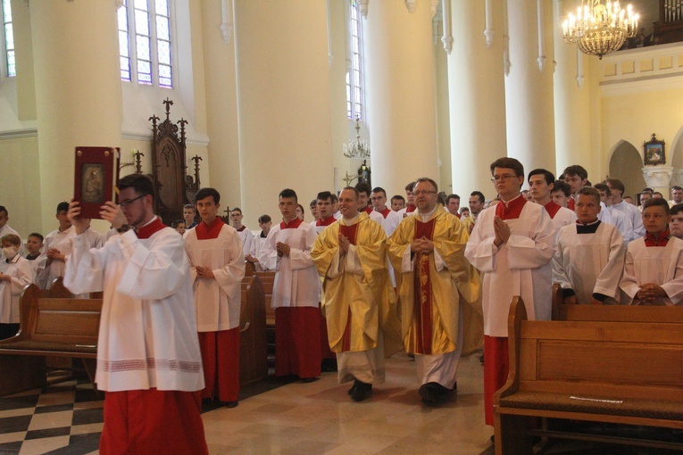 Pielgrzymka ministrantów i lektorów do Wąwolnicy