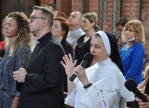 Część spotkania poprowadziła s. Wirginia Mielcarek - moderatorka regionalna wspólnoty Przyjaciół Oblubieńca w diecezji świdnickiej.