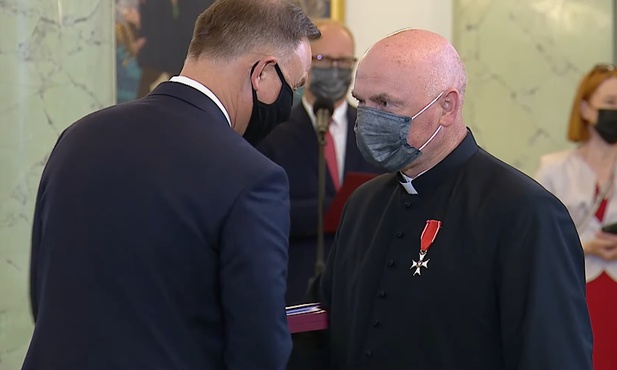 Ks. Józef Babicz z orderem od prezydenta RP