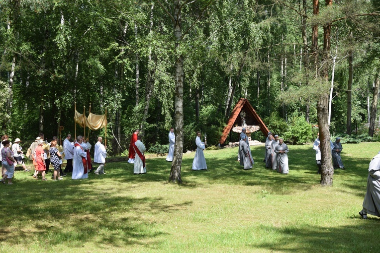 Chrusty - Msza św. i procesja