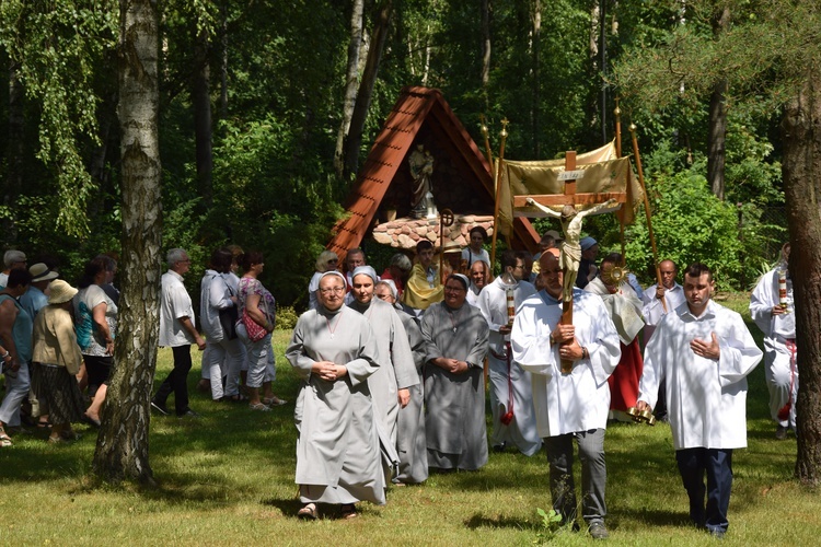 Chrusty - Msza św. i procesja