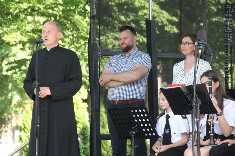 Lipnica Murowana. Poświęcenie figury Frasobliwego