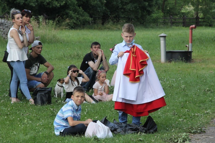 Lipnica Murowana. Poświęcenie figury Frasobliwego