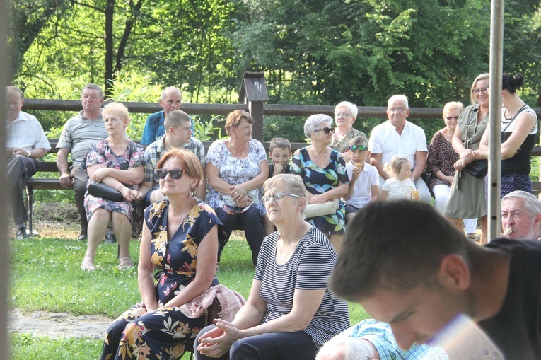 Lipnica Murowana. Poświęcenie figury Frasobliwego