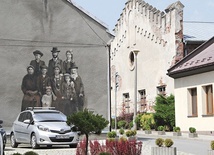 ▲	Jeden z dwóch murali poświęcony Żydom – rodzinie Gottlobów i Kapnerów.