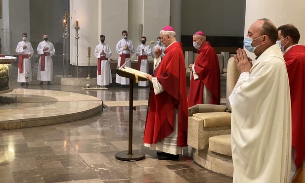 Bp Szkudło: nie można budować relacji z Jezusem na odległość 