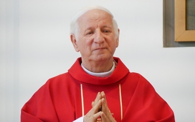 Ks. Piotr Topolewski święcenia kapłańskie przyjął 30 maja 1971 r. w Pelplinie.