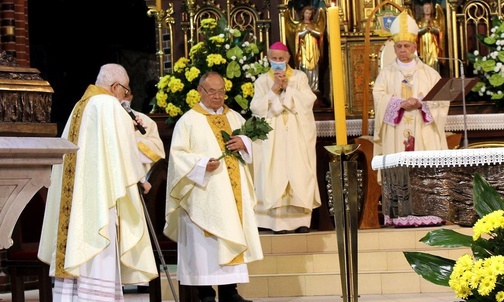 Bp Jan Kopiec: Bóg na niezrozumiałych dla nas drogach pisze swoje dzieje