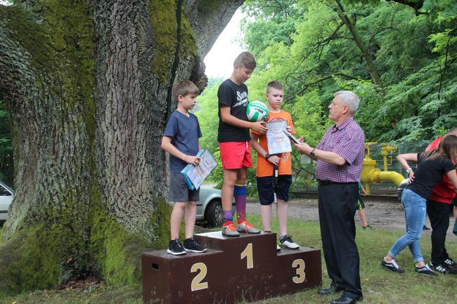 Chałupki. Wakacyjne bieganie pod dębem