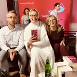 Spotkaniu z s. Benią towarzyszył występ zespołu Gospeople