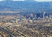 Władze Los Angeles ponownie wezwały do noszenia maseczek, także osoby zaszczepione