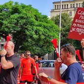 Katowice. Przed Śląskim Urzędem Wojewódzkim protestowali ratownicy medyczni