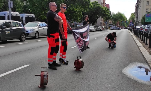 Katowice. Przed Śląskim Urzędem Wojewódzkim protestowali ratownicy medyczni