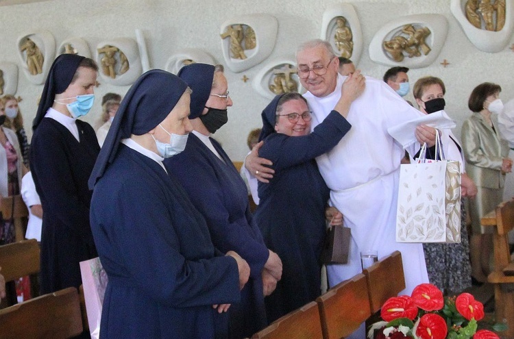 Łzy Bystrej Krakowskiej na pożegnanie sióstr szarytek