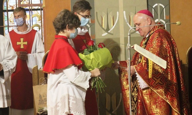 Parafianie ze wspólnoty katedralnej złożyli imieninowe życzenia bp. Piotrowi Gregerowi.