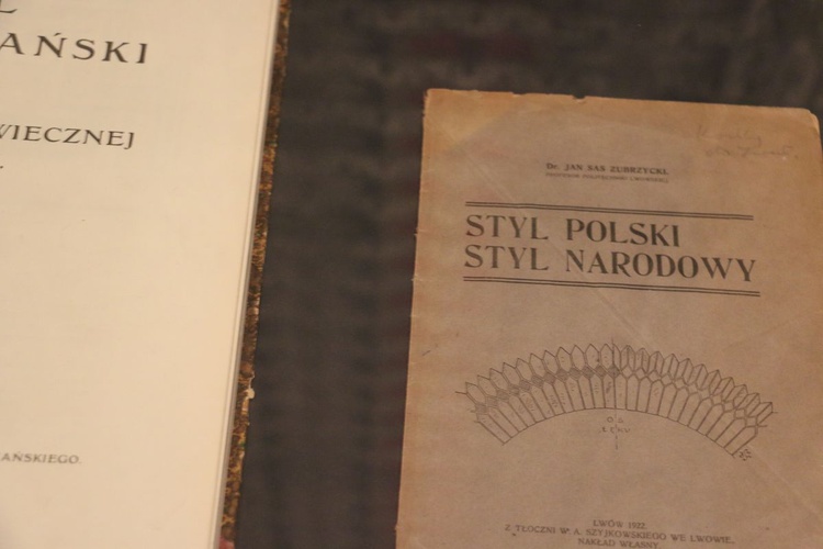 Wystawa "Polskie style narodowe" - cz. 1