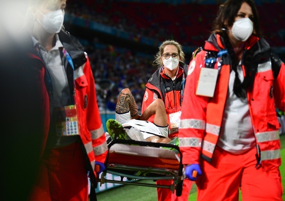 Dramat Leonardo Spinazzoli. Włoski piłkarz przejdzie badania lekarskie. Prawdopodobnie czeka go długie leczenie. Ma podejrzenie zerwanego ścięgna Achillesa. Do kontuzji doszło w trakcie meczu ćwierćfinałowego z Belgią.