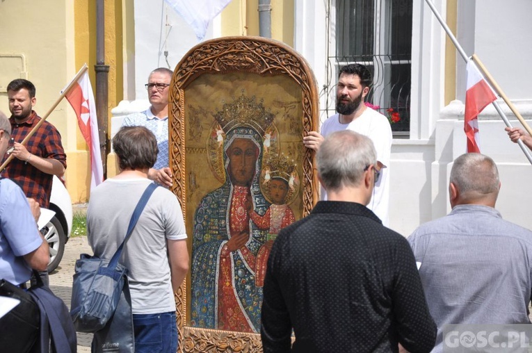Głogów. Wojownicy Maryi szli przez miasto
