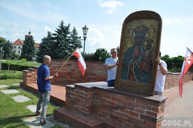 Głogów. Wojownicy Maryi szli przez miasto