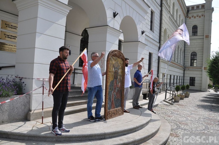 Głogów. Wojownicy Maryi szli przez miasto