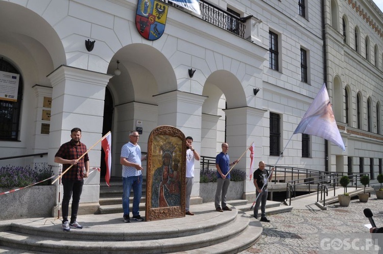 Głogów. Wojownicy Maryi szli przez miasto