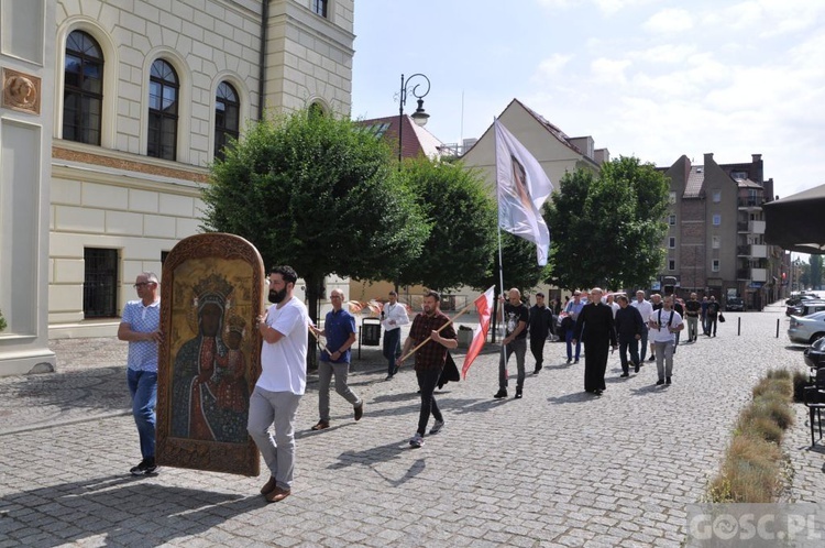 Głogów. Wojownicy Maryi szli przez miasto