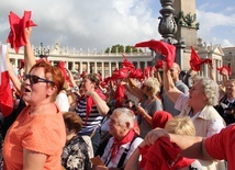 W lipcu zawieszone audiencje środowe, pozostaje Anioł Pański