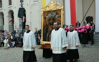 3 lipca cudowny obraz wynoszony jest na ulice Lublina.