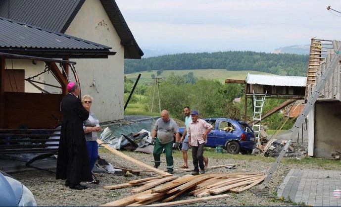 Dzisiaj zbiórka do puszek Caritas na pomoc poszkodowanym przez trąbę powietrzną