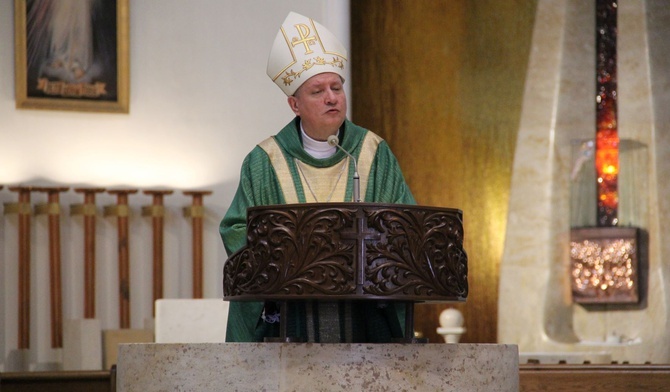 Katowice. Biskup Wodarczyk apeluje o wprowadzanie pokoju
