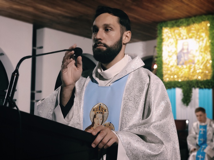 Tuchów. Czuwanie młodych