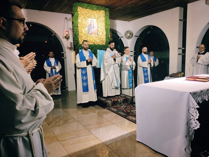 Tuchów. Czuwanie młodych