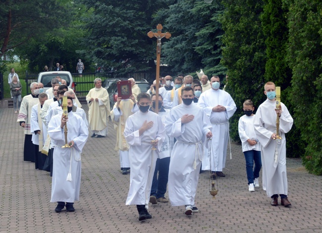 Wprowadzenie proboszcza do bazyliki w Radomiu