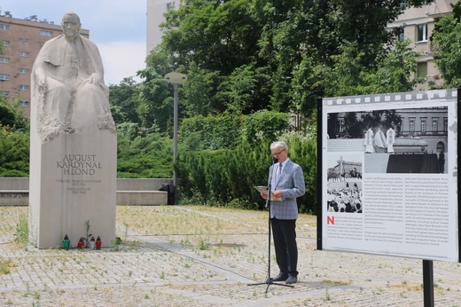 Katowice. Wystawa plenerowa poświęcona kard. S. Wyszyńskiemu