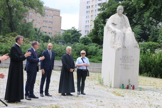 Katowice. Wystawa plenerowa poświęcona kard. S. Wyszyńskiemu