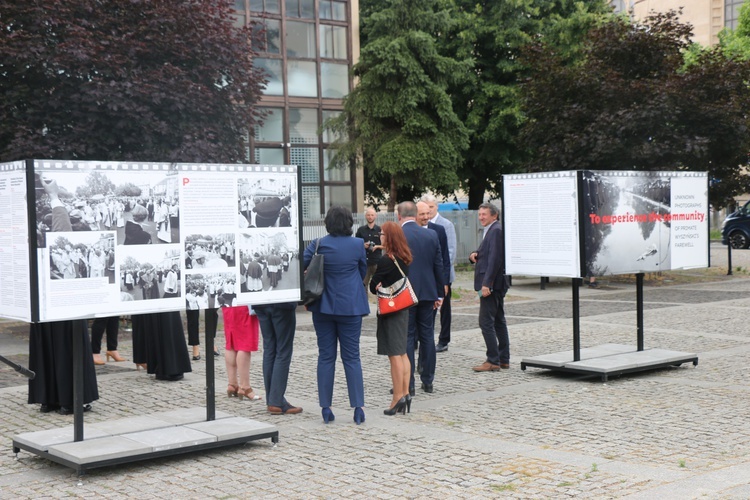 Katowice. Wystawa plenerowa poświęcona kard. S. Wyszyńskiemu