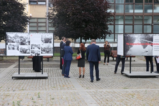 Katowice. Wystawa plenerowa poświęcona kard. S. Wyszyńskiemu
