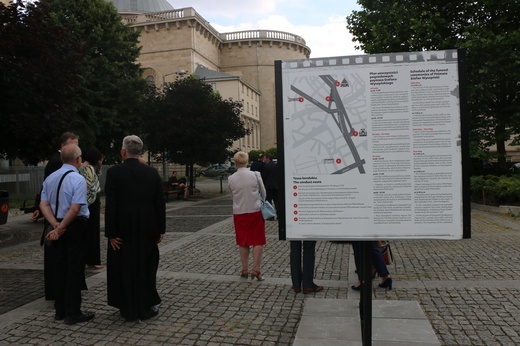 Katowice. Wystawa plenerowa poświęcona kard. S. Wyszyńskiemu