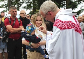 Każdy mógł przyjąć błogosławieństwo i namaszczenie rychwałdzkim olejkiem radości.