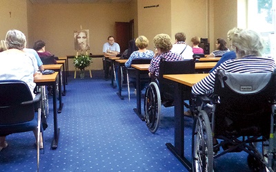 ▲	W ignacjańskich spotkaniach prowadzonych przez jezuitów uczestniczy ok. 20 z niepełnosprawnością. 
