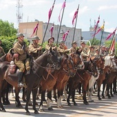 Rekonstruktorzy historyczni  na pl. Jana Pawła II przypomnieli  dzieje miasta.