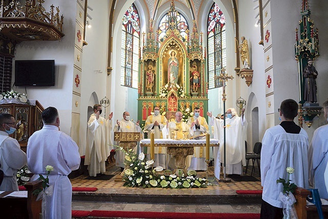 	Dziękczynna Msza św. pod przewodnictwem bp. Rudolfa Pierskały.