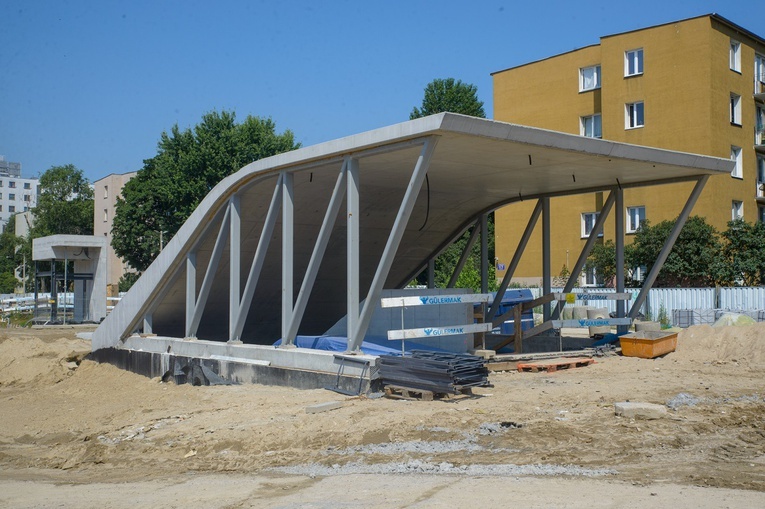 Przybywa metra na Bródnie