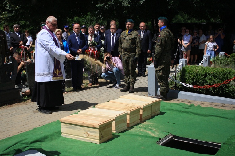 Pogrzeb 5 bezimiennych powstańców śląskich