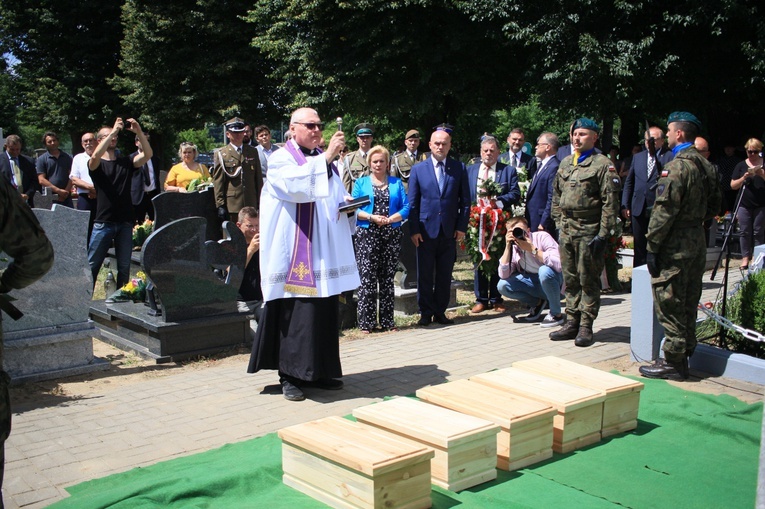 Pogrzeb 5 bezimiennych powstańców śląskich