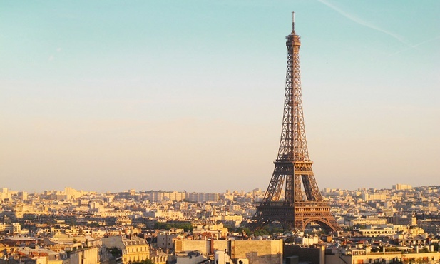 Paryż. Notre-Dame, haute couture, savoir vivre i Woody Allen 