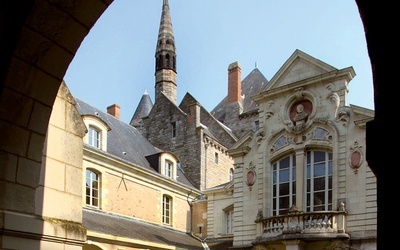 Klasztor benedyktynów w Solesmes we Francji.