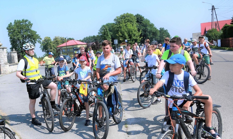 Rowerowa pielgrzymka LSO do Luszowic